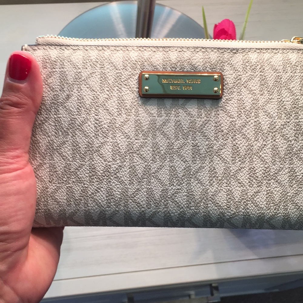 NWOT Michael Kors Travel Wrislet